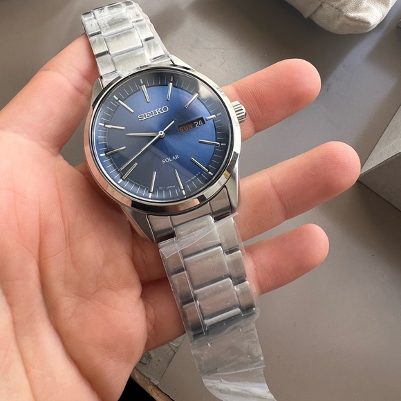 Seiko Solar SNE525 Blue Dial Stainless Steel Men’s Watch - Picture 1 of 2